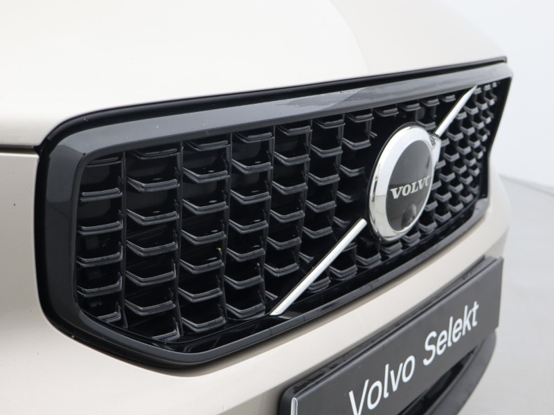 2023 (23) VOLVO XC40 2.0 B3P Plus Dark 5dr Auto 5667769