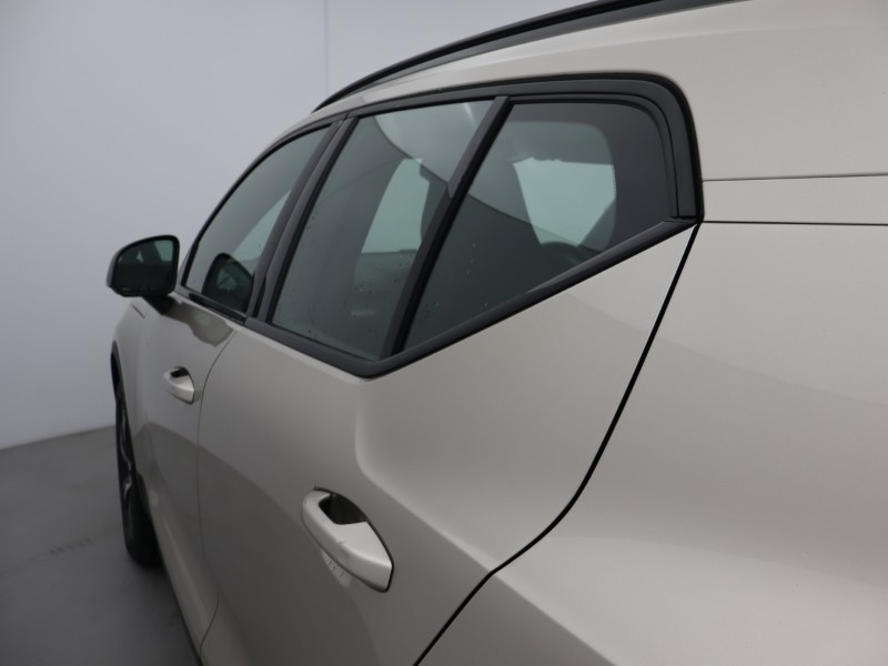 2023 (23) VOLVO XC40 2.0 B3P Plus Dark 5dr Auto 5667782