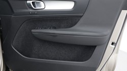 2023 (23) VOLVO XC40 2.0 B3P Plus Dark 5dr Auto 5667787