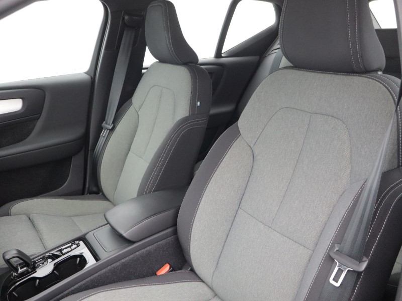 2023 (23) VOLVO XC40 2.0 B3P Plus Dark 5dr Auto 5667797