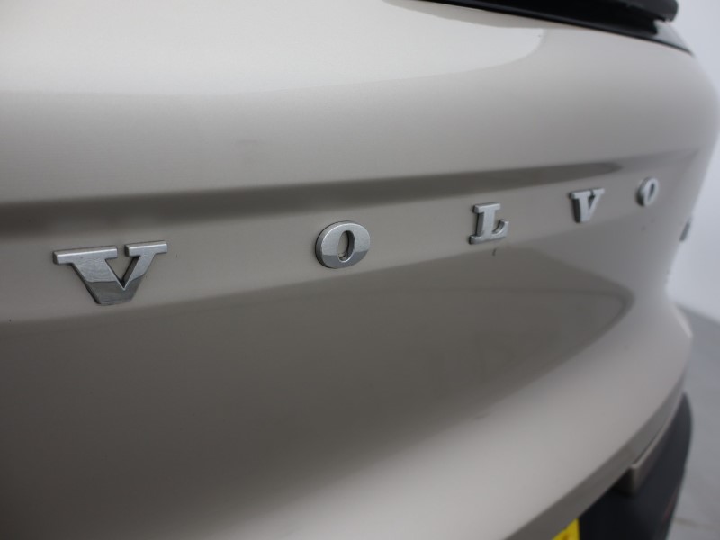 2023 (23) VOLVO XC40 2.0 B3P Plus Dark 5dr Auto 5667776