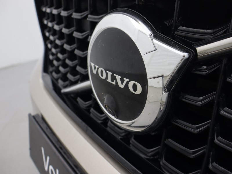 2023 (23) VOLVO XC40 2.0 B3P Plus Dark 5dr Auto 5667771