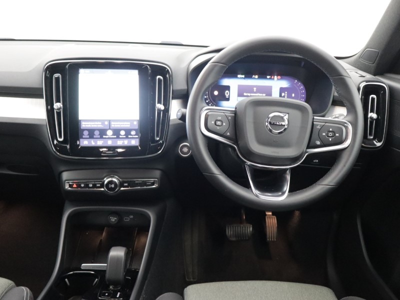 2023 (23) VOLVO XC40 2.0 B3P Plus Dark 5dr Auto 5667804