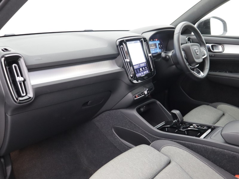 2023 (23) VOLVO XC40 2.0 B3P Plus Dark 5dr Auto 5667798
