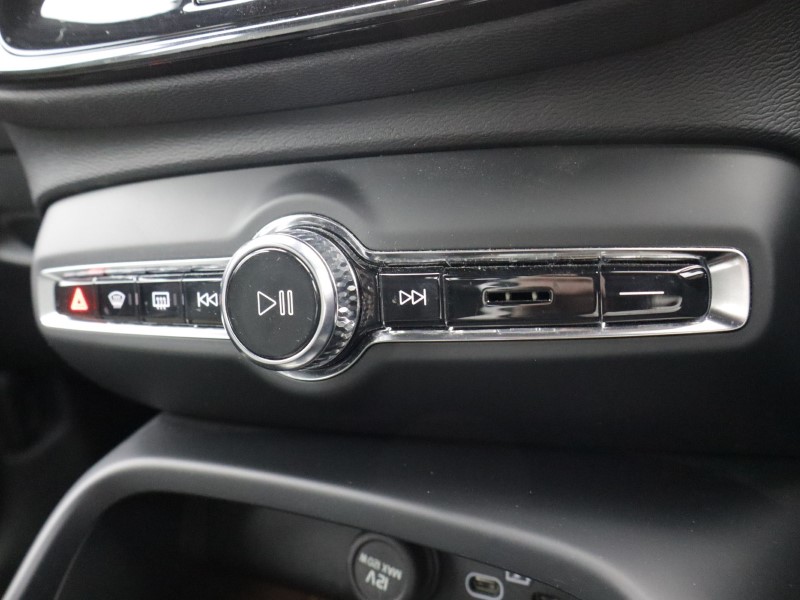 2023 (23) VOLVO XC40 2.0 B3P Plus Dark 5dr Auto 5667815