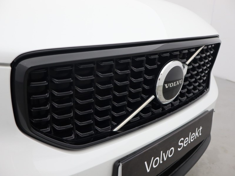 2023 (72) VOLVO XC40 2.0 B3P Plus Dark 5dr Auto 5683916