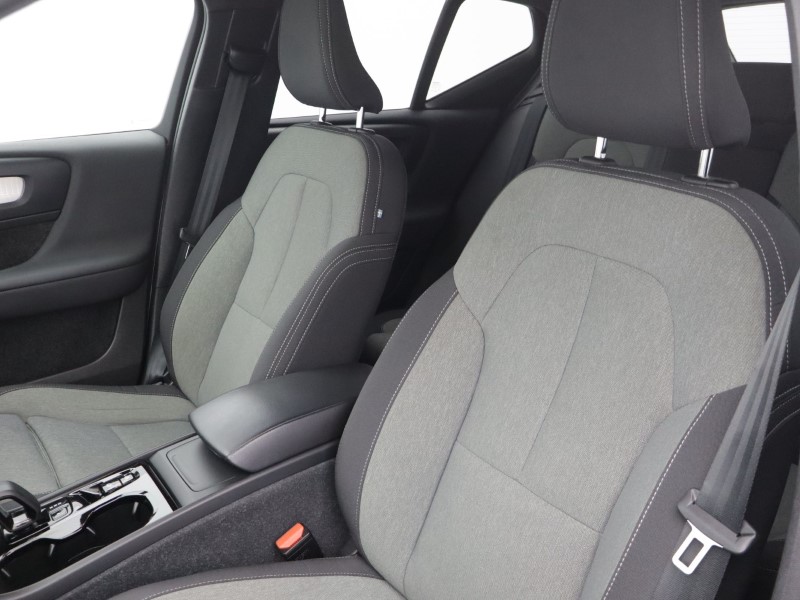 2023 (72) VOLVO XC40 2.0 B3P Plus Dark 5dr Auto 5683942