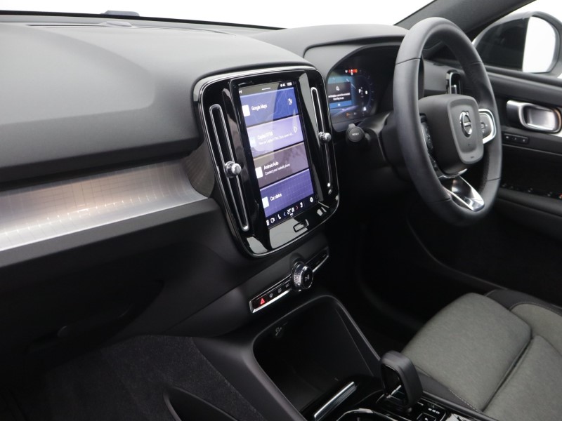2023 (72) VOLVO XC40 2.0 B3P Plus Dark 5dr Auto 5683944