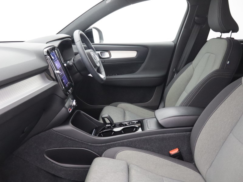 2023 (72) VOLVO XC40 2.0 B3P Plus Dark 5dr Auto 5683941