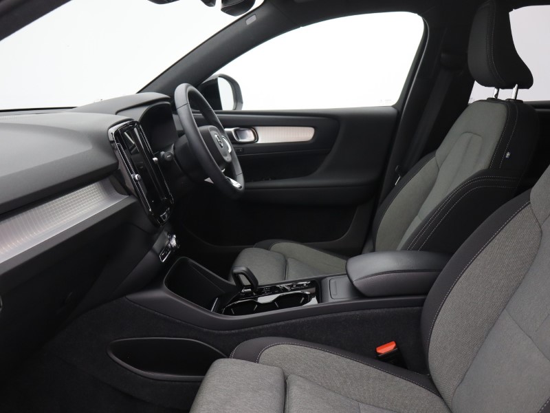2023 (72) VOLVO XC40 2.0 B3P Plus Dark 5dr Auto 5683929