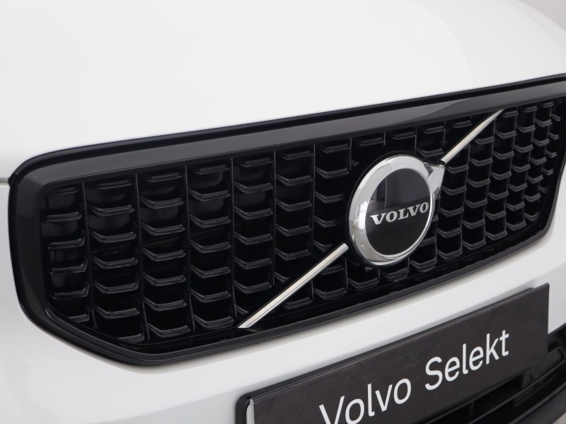 2023 (72) VOLVO XC40 2.0 B3P Plus Dark 5dr Auto 5683913