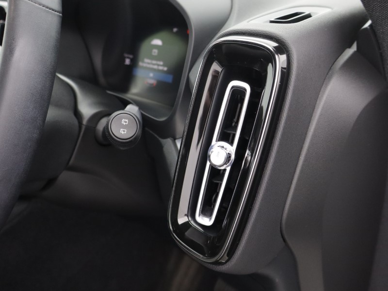 2023 (72) VOLVO XC40 2.0 B3P Plus Dark 5dr Auto 5683936