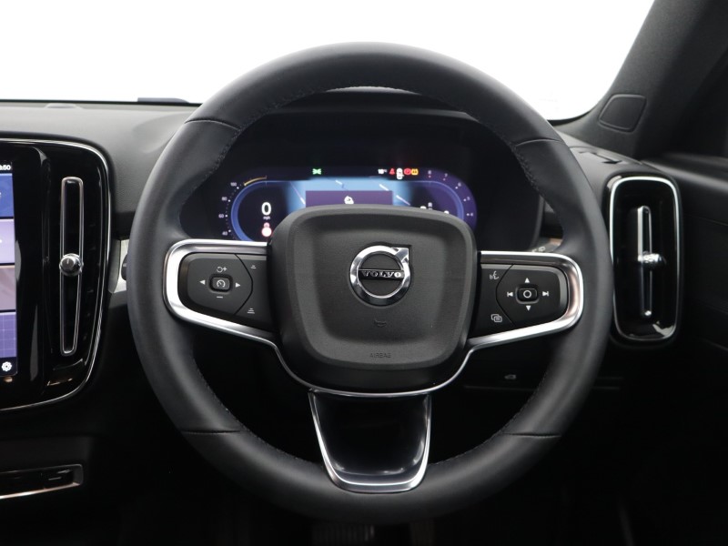 2023 (72) VOLVO XC40 2.0 B3P Plus Dark 5dr Auto 5683950