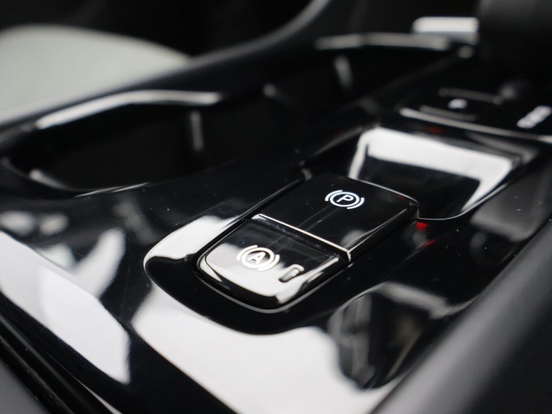 2023 (72) VOLVO XC40 2.0 B3P Plus Dark 5dr Auto 5683964
