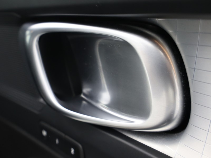 2023 (72) VOLVO XC40 2.0 B3P Plus Dark 5dr Auto 5683934