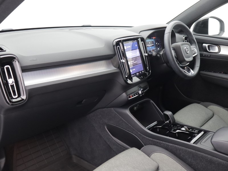 2023 (72) VOLVO XC40 2.0 B3P Plus Dark 5dr Auto 5683943
