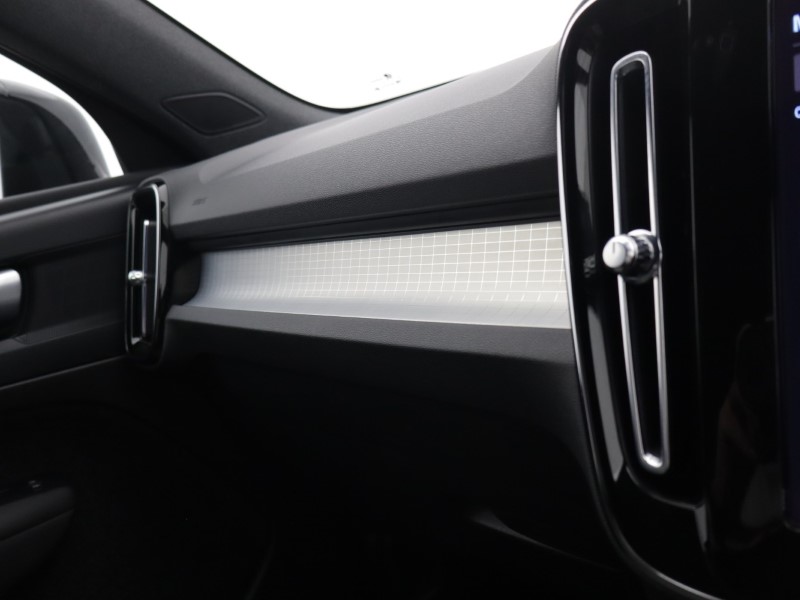 2023 (72) VOLVO XC40 2.0 B3P Plus Dark 5dr Auto 5683965