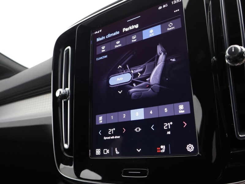 2023 (72) VOLVO XC40 2.0 B3P Plus Dark 5dr Auto 5683961