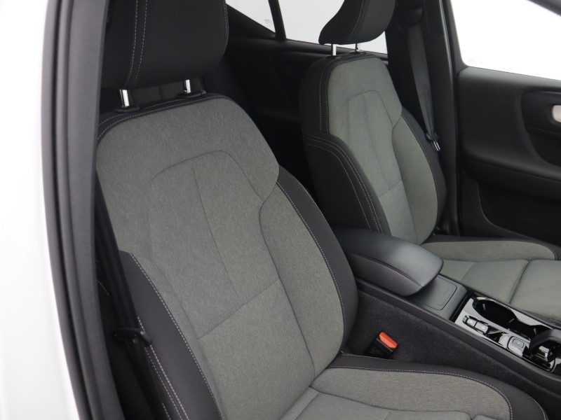 2023 (72) VOLVO XC40 2.0 B3P Plus Dark 5dr Auto 5683940