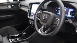 2025 (25) VOLVO XC40 2.0 B4P Plus Dark 5dr Auto *VAT QUALIFYING* 5701643