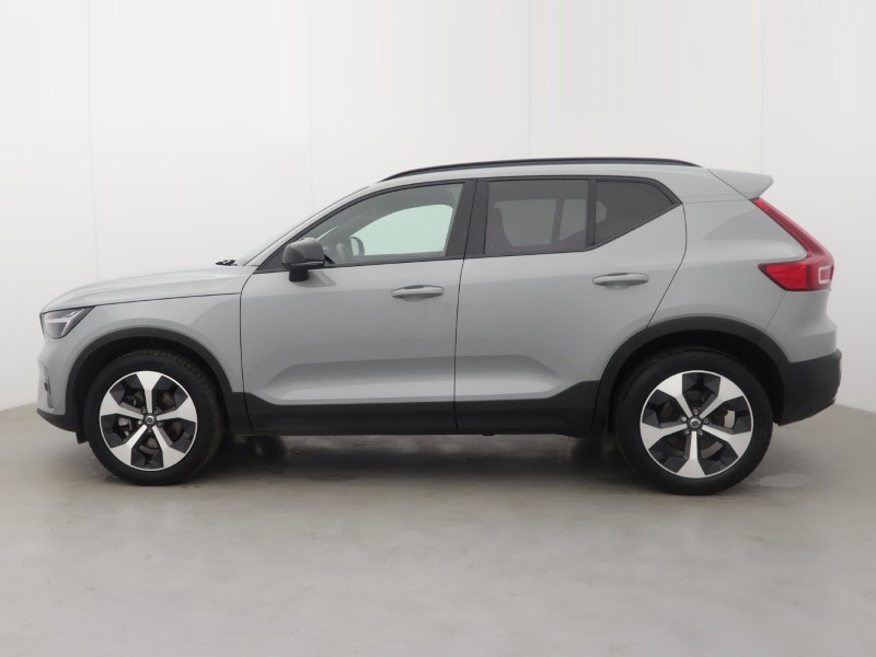 2025 (25) VOLVO XC40 2.0 B4P Plus Dark 5dr Auto *VAT QUALIFYING* 5701615