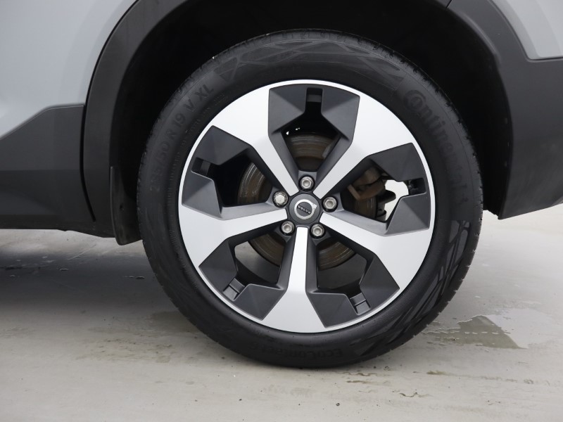 2025 (25) VOLVO XC40 2.0 B4P Plus Dark 5dr Auto *VAT QUALIFYING* 5701633