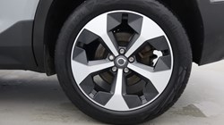 2025 (25) VOLVO XC40 2.0 B4P Plus Dark 5dr Auto *VAT QUALIFYING* 5701633