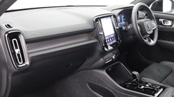 2025 (25) VOLVO XC40 2.0 B4P Plus Dark 5dr Auto *VAT QUALIFYING* 5701648
