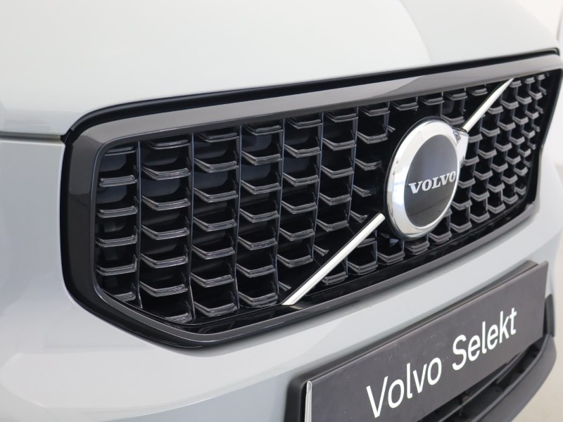2025 (25) VOLVO XC40 2.0 B4P Plus Dark 5dr Auto *VAT QUALIFYING* 5701620