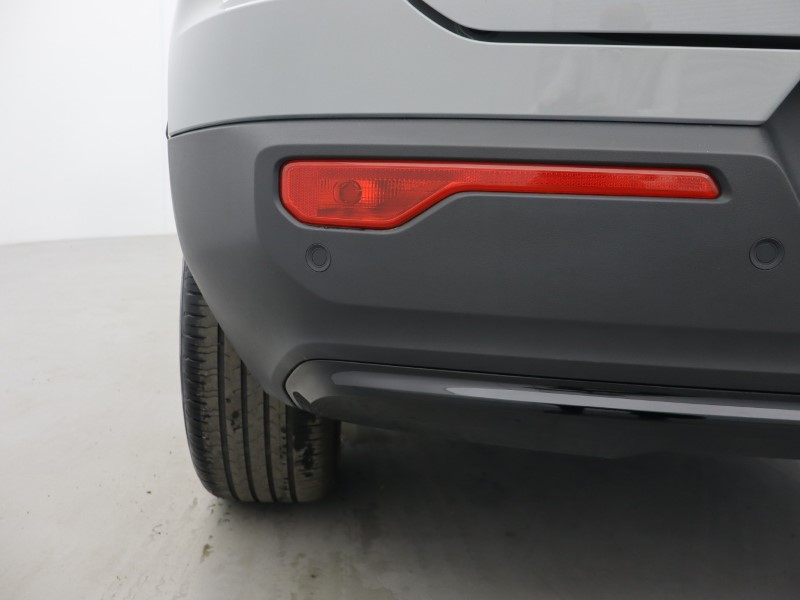 2025 (25) VOLVO XC40 2.0 B4P Plus Dark 5dr Auto *VAT QUALIFYING* 5701631