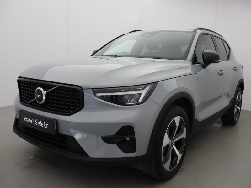 2025 (25) VOLVO XC40 2.0 B4P Plus Dark 5dr Auto *VAT QUALIFYING* 5701621