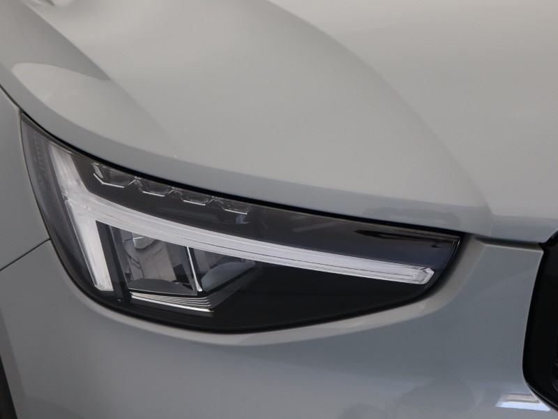 2025 (25) VOLVO XC40 2.0 B4P Plus Dark 5dr Auto *VAT QUALIFYING* 5701619