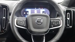 2025 (25) VOLVO XC40 2.0 B4P Plus Dark 5dr Auto *VAT QUALIFYING* 5701656