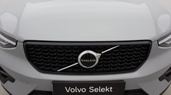 2025 (25) VOLVO XC40 2.0 B4P Plus Dark 5dr Auto *VAT QUALIFYING* 5701622