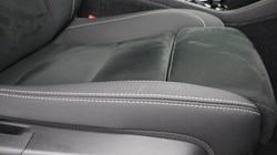 2025 (25) VOLVO XC40 2.0 B4P Plus Dark 5dr Auto *VAT QUALIFYING* 5701645