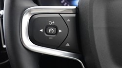 2025 (25) VOLVO XC40 2.0 B4P Plus Dark 5dr Auto *VAT QUALIFYING* 5701657