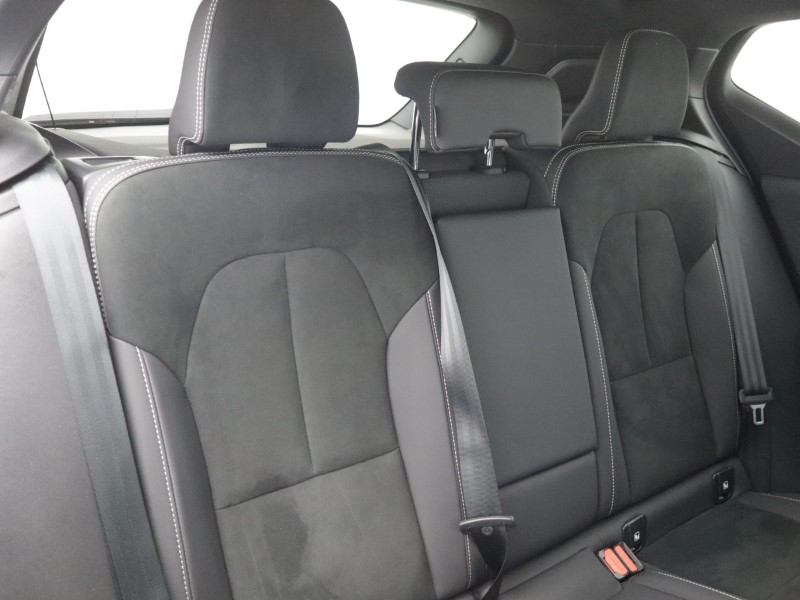 2025 (25) VOLVO XC40 2.0 B4P Plus Dark 5dr Auto *VAT QUALIFYING* 5701653