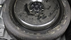 2025 (25) VOLVO XC40 2.0 B4P Plus Dark 5dr Auto *VAT QUALIFYING* 5701630