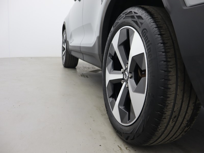 2025 (25) VOLVO XC40 2.0 B4P Plus Dark 5dr Auto *VAT QUALIFYING* 5701634