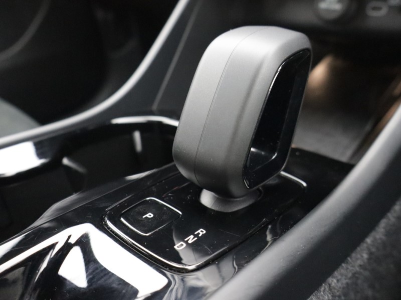 2025 (25) VOLVO XC40 2.0 B4P Plus Dark 5dr Auto *VAT QUALIFYING* 5701668