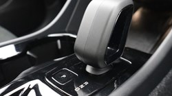 2025 (25) VOLVO XC40 2.0 B4P Plus Dark 5dr Auto *VAT QUALIFYING* 5701668