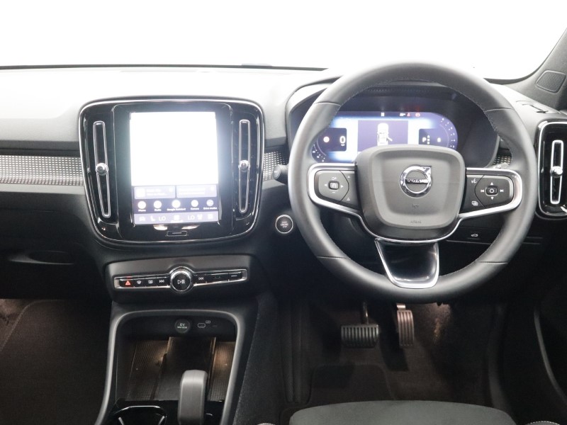 2025 (25) VOLVO XC40 2.0 B4P Plus Dark 5dr Auto *VAT QUALIFYING* 5701655
