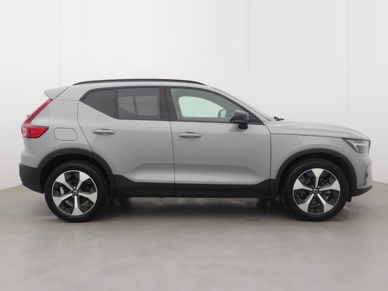 2025 (25) VOLVO XC40 2.0 B4P Plus Dark 5dr Auto *VAT QUALIFYING* 5701616