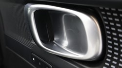 2025 (25) VOLVO XC40 2.0 B4P Plus Dark 5dr Auto *VAT QUALIFYING* 5701640