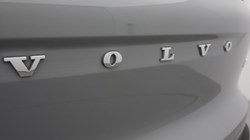2025 (25) VOLVO XC40 2.0 B4P Plus Dark 5dr Auto *VAT QUALIFYING* 5701626