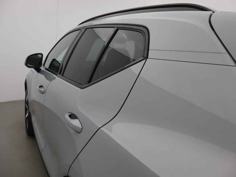 2025 (25) VOLVO XC40 2.0 B4P Plus Dark 5dr Auto *VAT QUALIFYING* 5701632