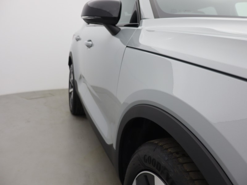 2025 (25) VOLVO XC40 2.0 B4P Plus Dark 5dr Auto *VAT QUALIFYING* 5701624
