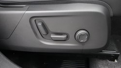 2025 (25) VOLVO XC40 2.0 B4P Plus Dark 5dr Auto *VAT QUALIFYING* 5701644