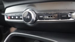 2025 (75) VOLVO XC40 2.0 B4P Plus Dark 5dr Auto 5693861