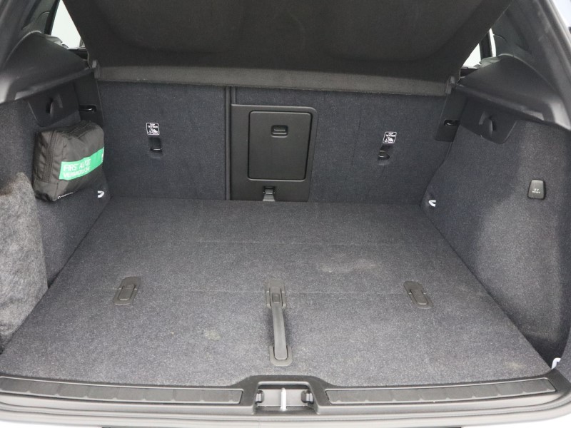 2025 (75) VOLVO XC40 2.0 B4P Plus Dark 5dr Auto 5693824
